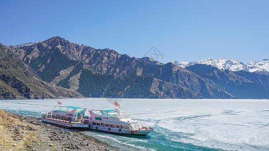 新疆天山天池游船背景图片