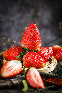 新鲜大草莓图片