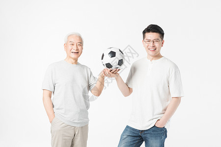 世界杯人物老年父子手拿足球背景