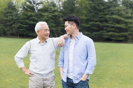 老年父子陪伴慈祥高清图片素材