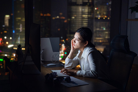 职场女性加班电脑高清图片素材