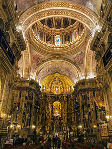 西班牙巴塞罗那格拉纳达圣胡安教堂内景高清图片