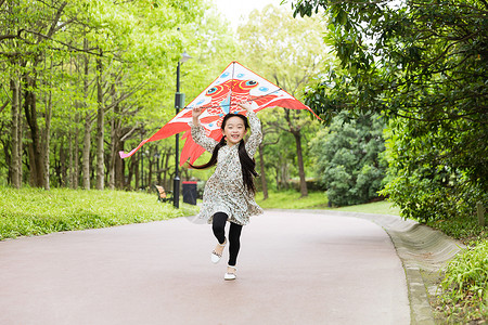 儿童节小女孩放风筝活泼高清图片素材