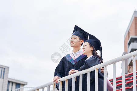 情侣大学毕业照背景图片