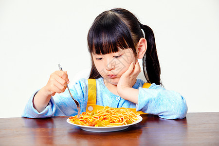 儿童厌食小女孩吃食物高清图片