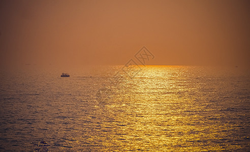 傍晚夕阳海面余晖背景图片