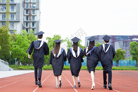 毕业大学生奔跑图片
