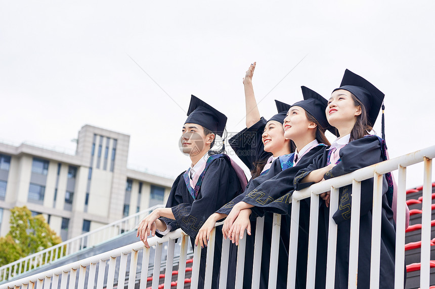 大学毕业生图片