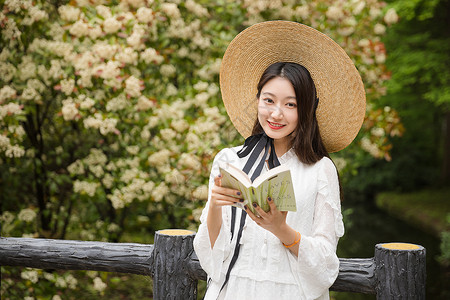 复古美女郊游图片