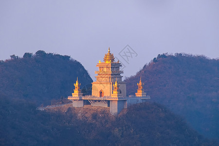 佛光保佑湖北随州大洪山古地标建筑金顶背景