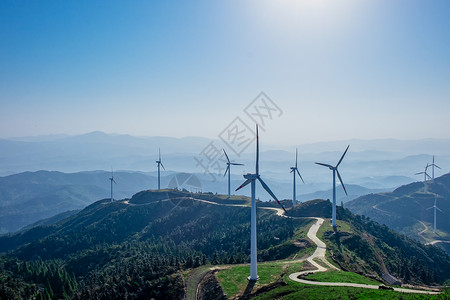 山顶风力发电厂高清图片