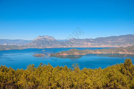 方向向左云南泸沽湖背景