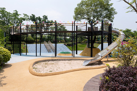 小区内儿童游乐场背景图片