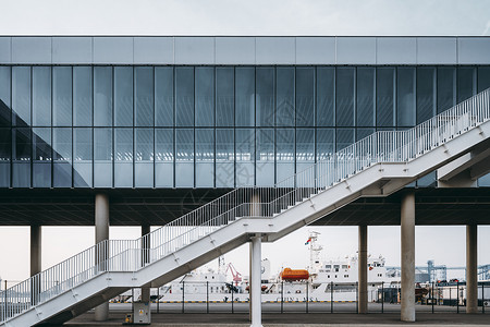 青岛国际客运港玻璃幕墙高清图片素材