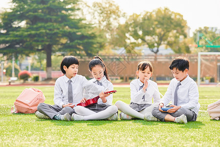 小学生操场活动背景图片