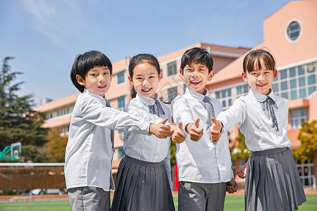 小学生操场活动背景图片