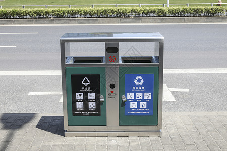 上海户外道路边的分类垃圾箱可持续发展高清图片素材