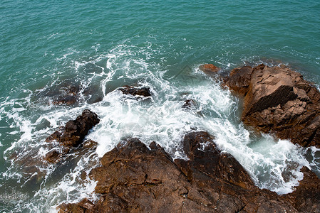 海浪礁石背景图片