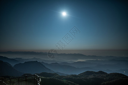月光照耀桂林猫儿山景区背景