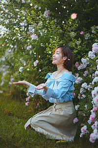 蔷薇花与美女背景图片