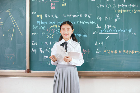 高等数学小学生课堂黑板答题背景