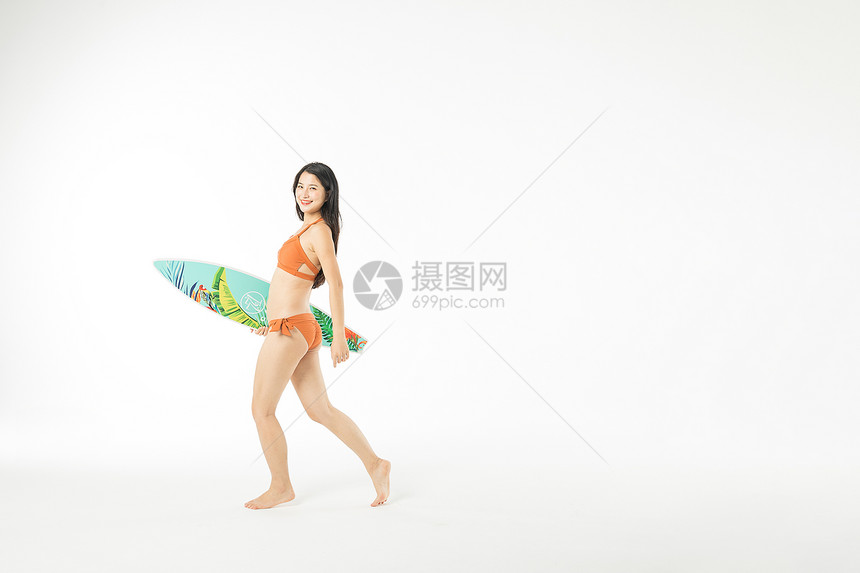 泳装美女冲浪图片