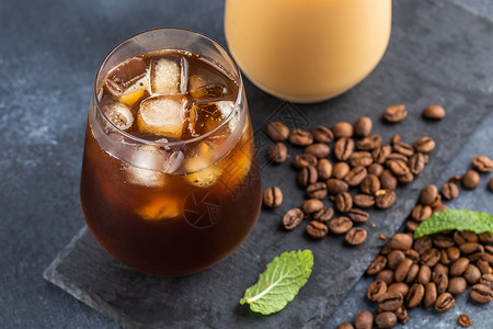 美式冰咖啡咖啡豆喝咖啡高清图片