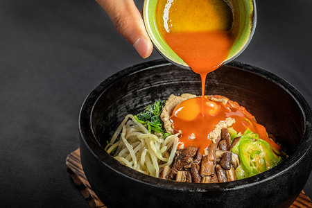 酱料五花肉石锅拌饭背景