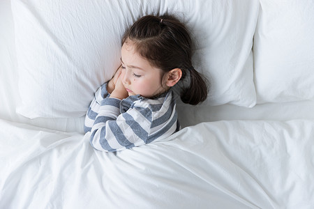 儿童高低床外国儿童睡觉背景
