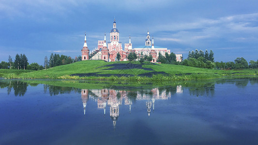 教堂湖面反射伏尔加庄园背景