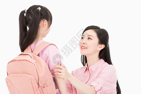 妈妈接女儿放学高清图片