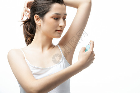女人喷香水年轻女士喷香水背景