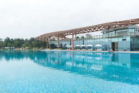 酒店露天泳池高清图片