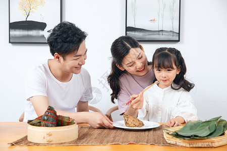 妈妈包粽子一家人吃粽子背景