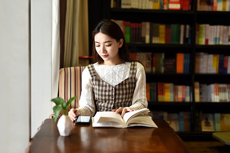 女生图书馆书店坐着阅读的女学生背景