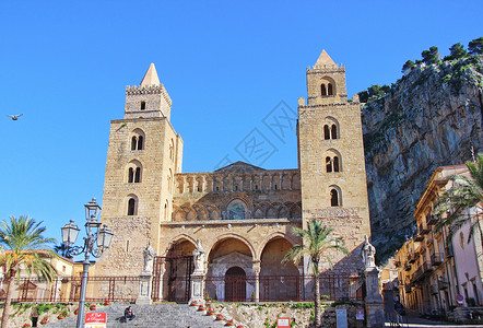 意大利西西里岛切法卢教堂高清图片