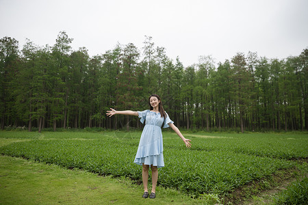 森系美女郊游图片