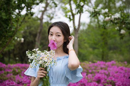 森系美女郊游背景图片