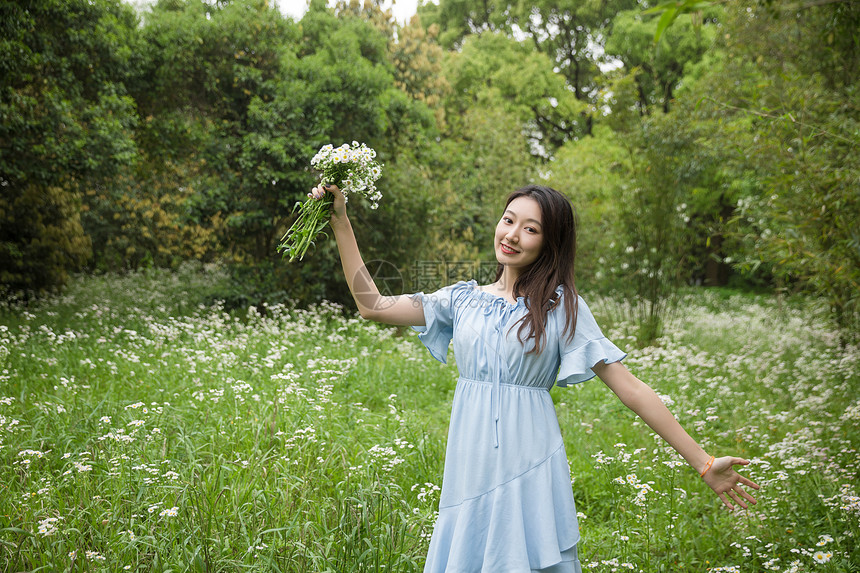 森系美女郊游图片