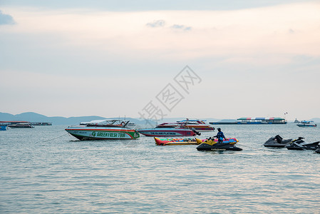 海上摩托艇背景图片