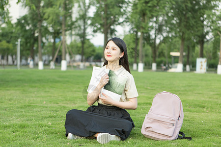 校园小清新大学生读书操场高清图片素材