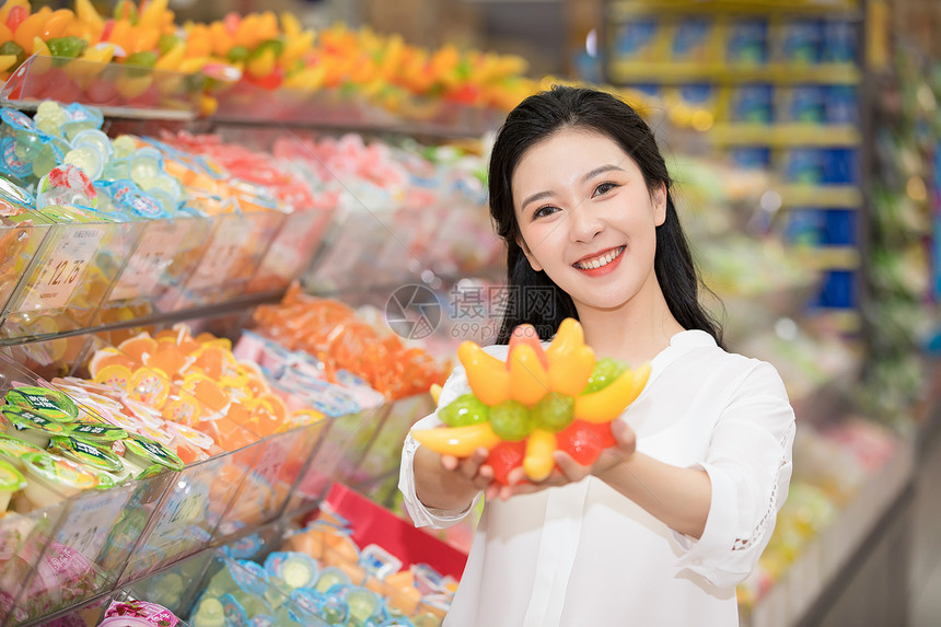 美女超市购物图片