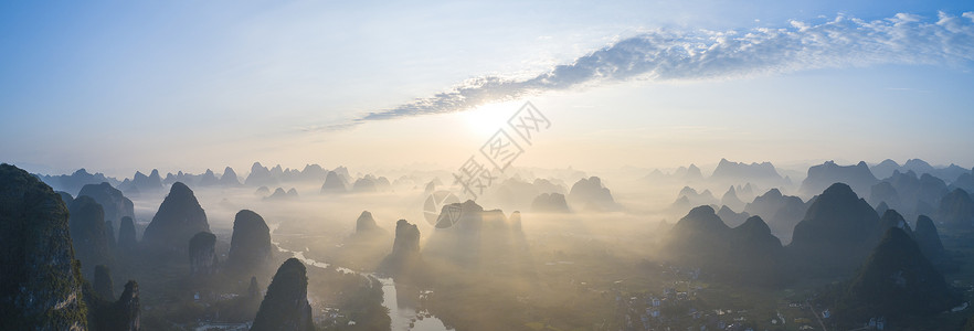 河流石头中国广西省阳朔县十里画廊景区日出背景