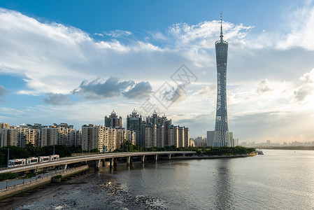 西安特色地标蓝天白云下的广州背景