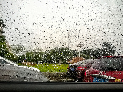 下雨天窗外雨珠雨水节气高清图片素材