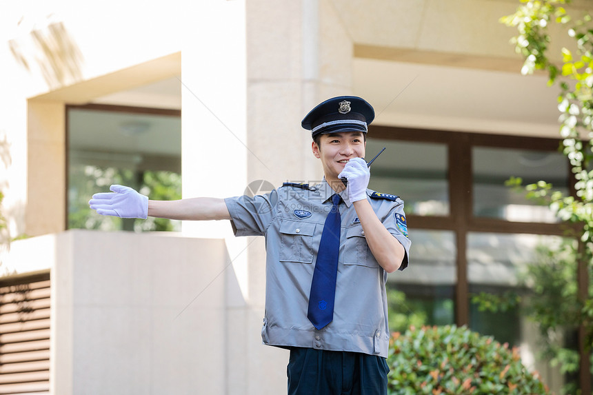 保安指挥交通图片