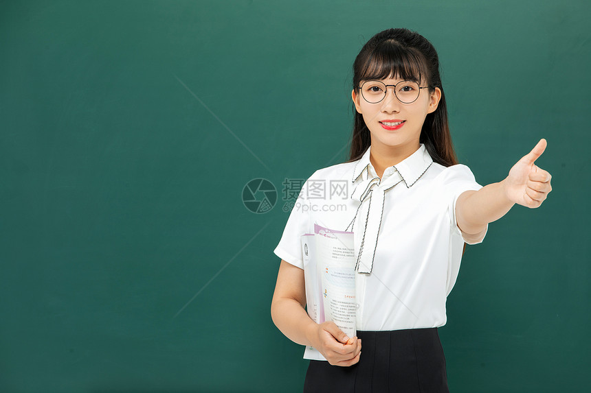 年轻女性教师形象图片
