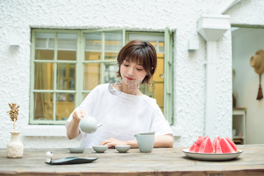 短发美女人像图片