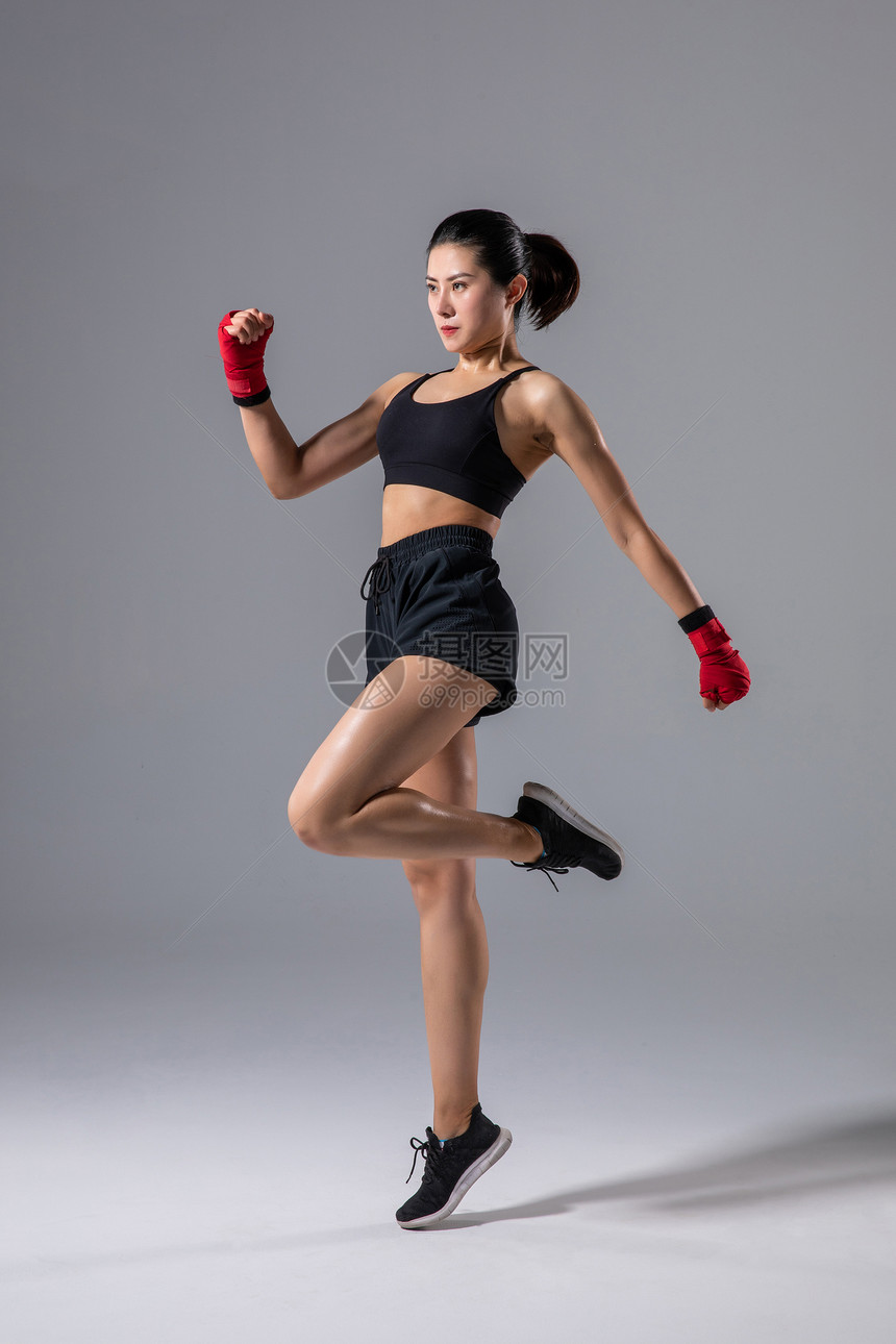 女性运动拳击散打图片