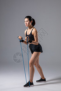 运动女性弹力绳健身高清图片